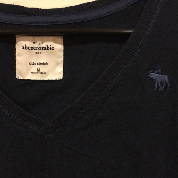 !🔐 Abercrombie Kids - Navy V-Neck long sleeve (M) - Picture 2 of 2